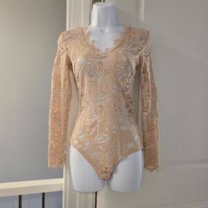 NWOT H&M GOLD LABEL Lace Long Sleeve Bodysuit - Peach. Size 2.